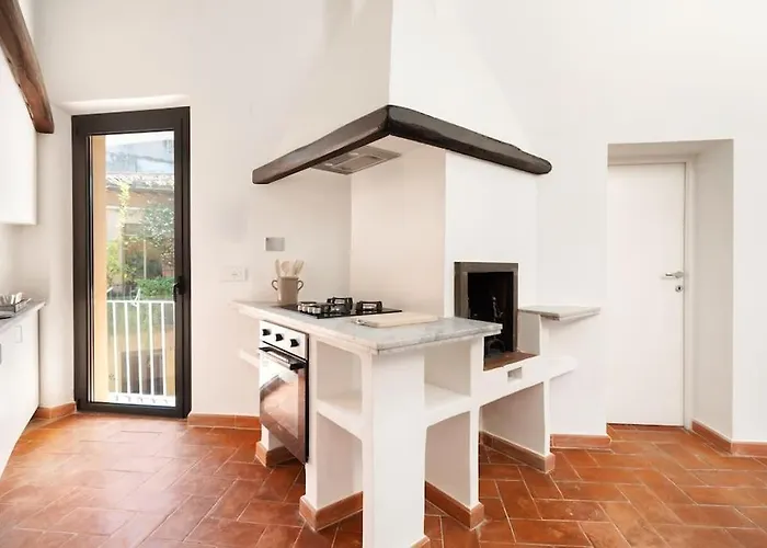 Casa Garibaldi, A Burghesius *
