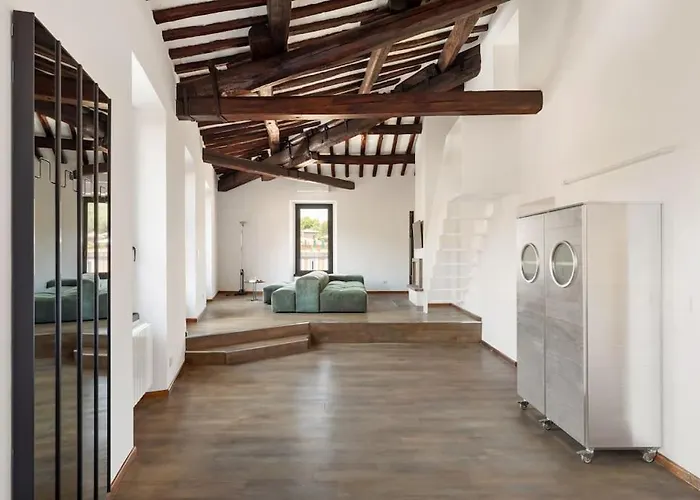 Casa Garibaldi, A Burghesius