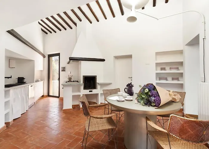 Casa Garibaldi, A Burghesius Rom
